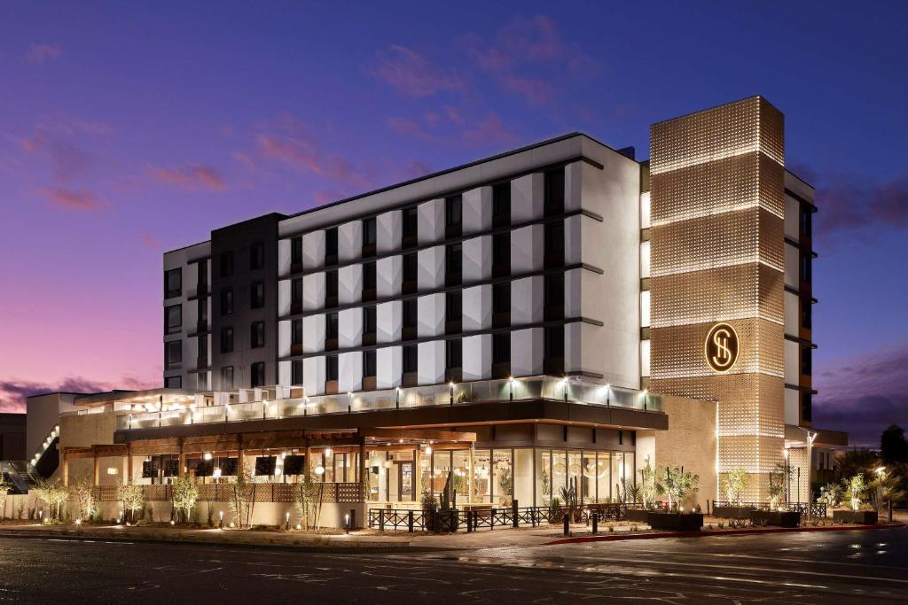 Senna House Hotel Scottsdale, Curio Collection by Hilton image