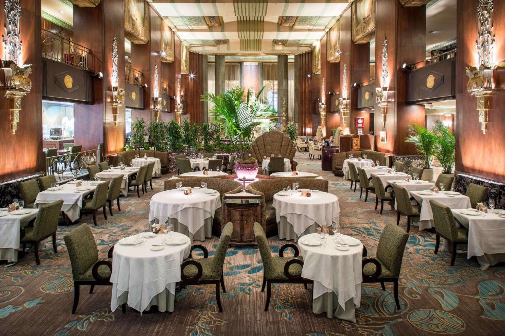 Hilton Cincinnati Netherland Plaza photo 2
