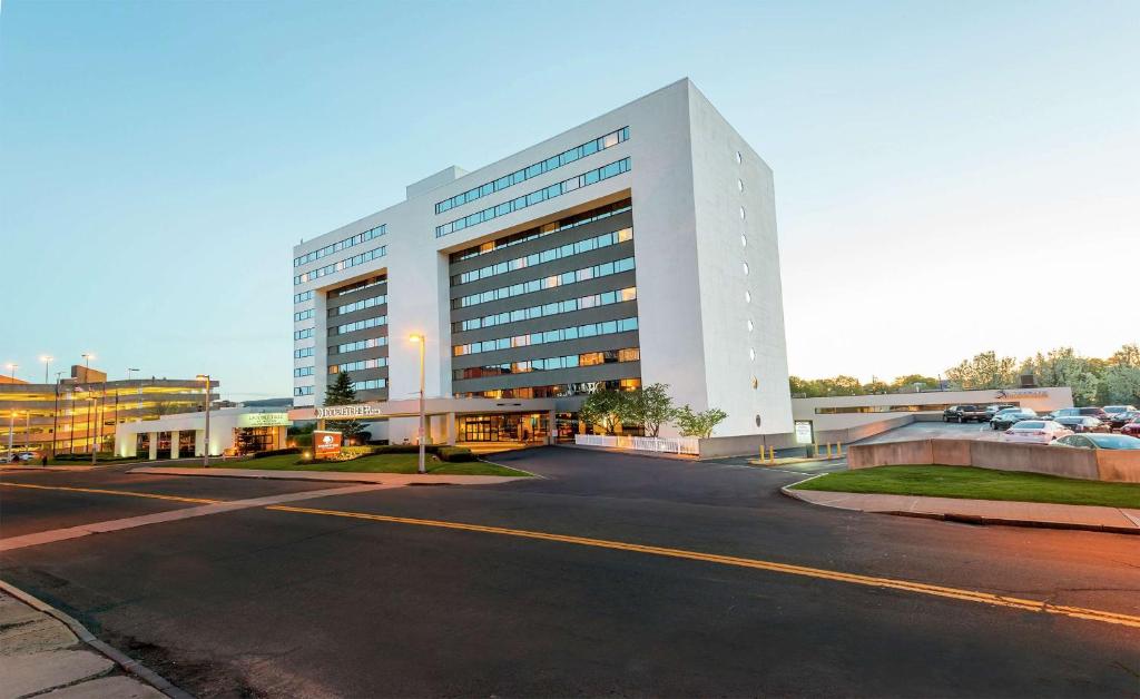 DoubleTree by Hilton Hotel Binghamton image