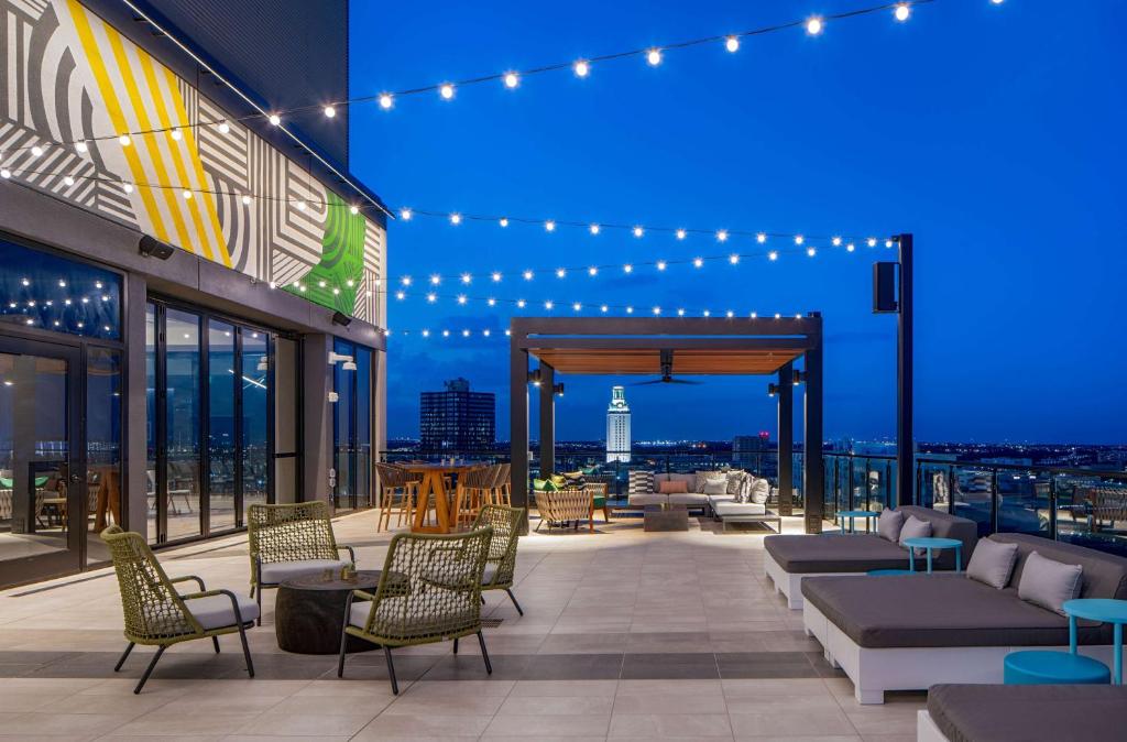 Hilton Garden Inn Austin University Capitol District image