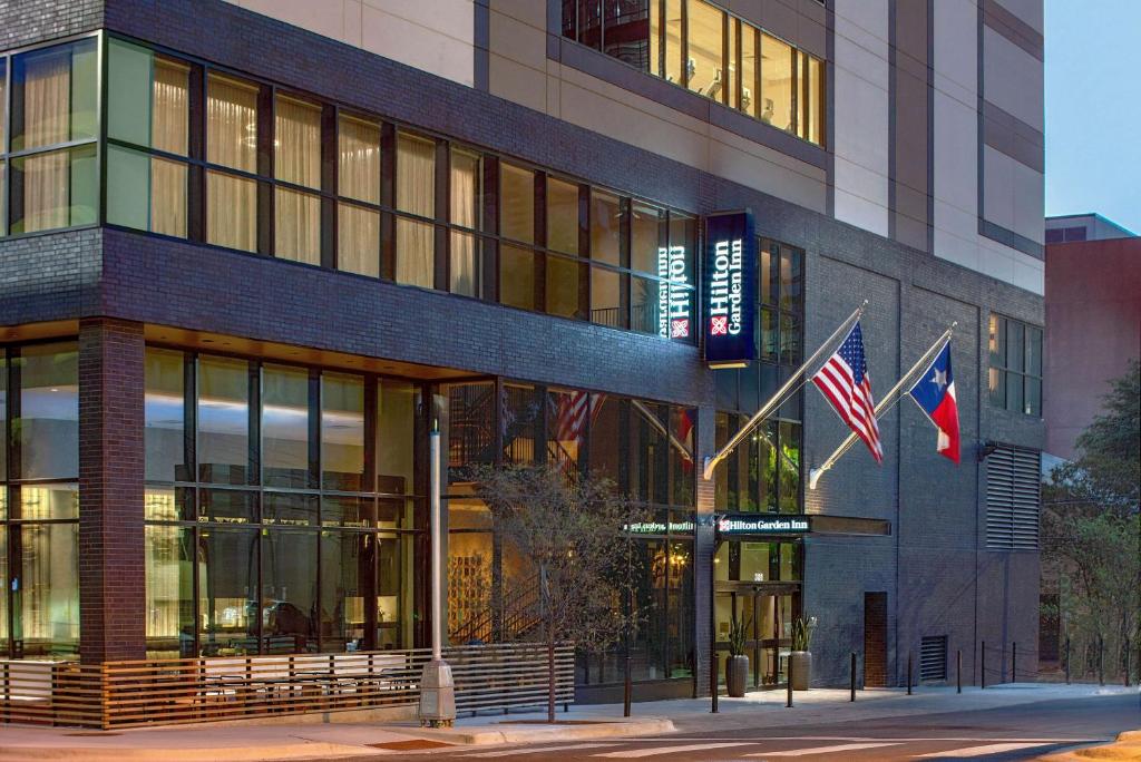 Hilton Garden Inn Austin University Capitol District photo 2