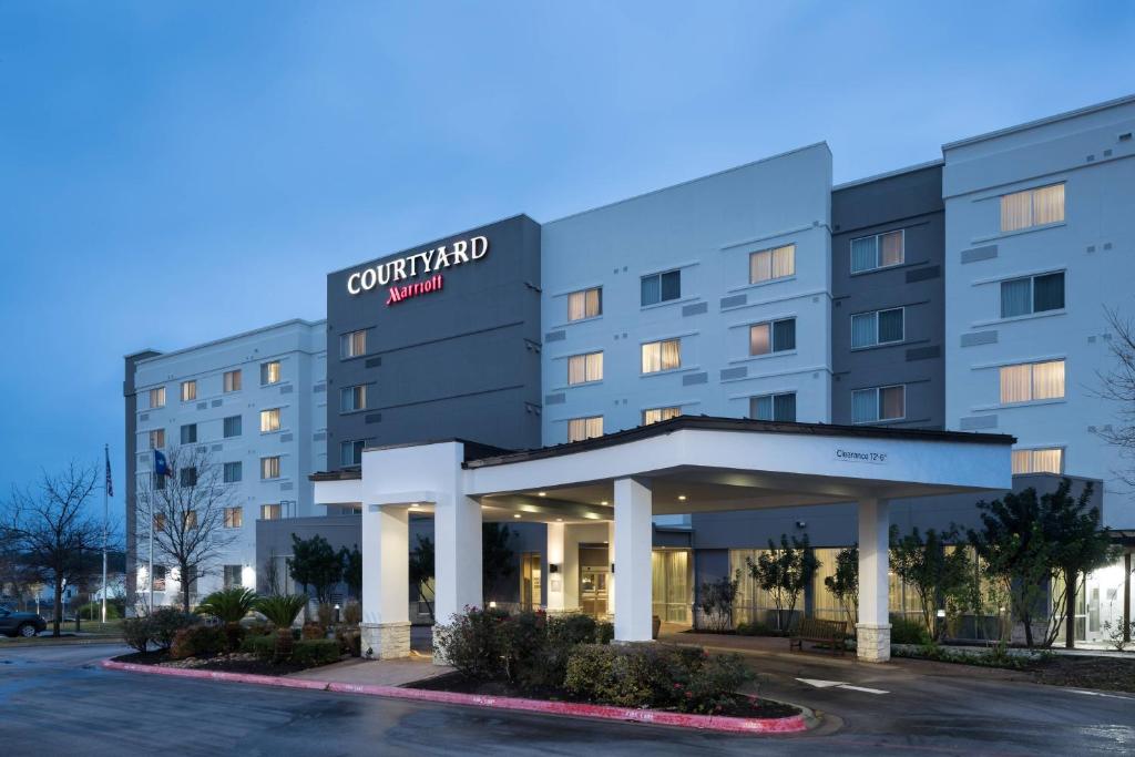 Courtyard Austin North/Parmer Lane photo 3