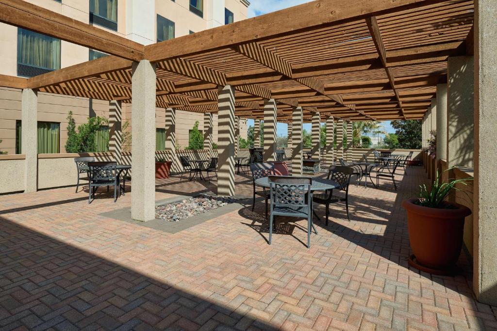 Hampton Inn & Suites Waco-South photo 2