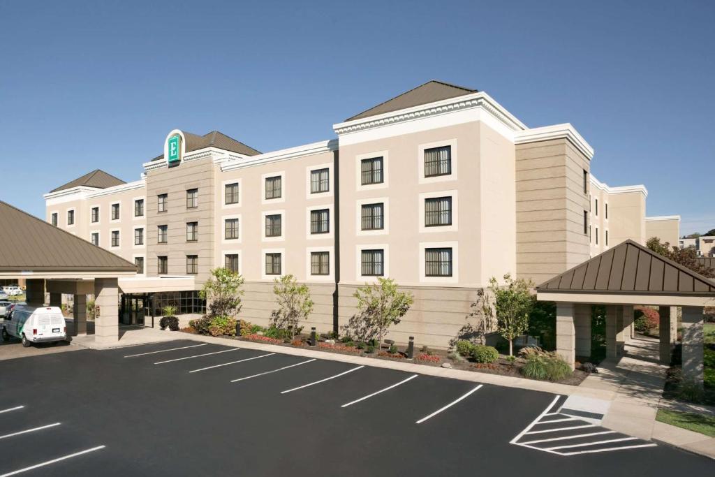 Embassy Suites by Hilton Cleveland Beachwood image