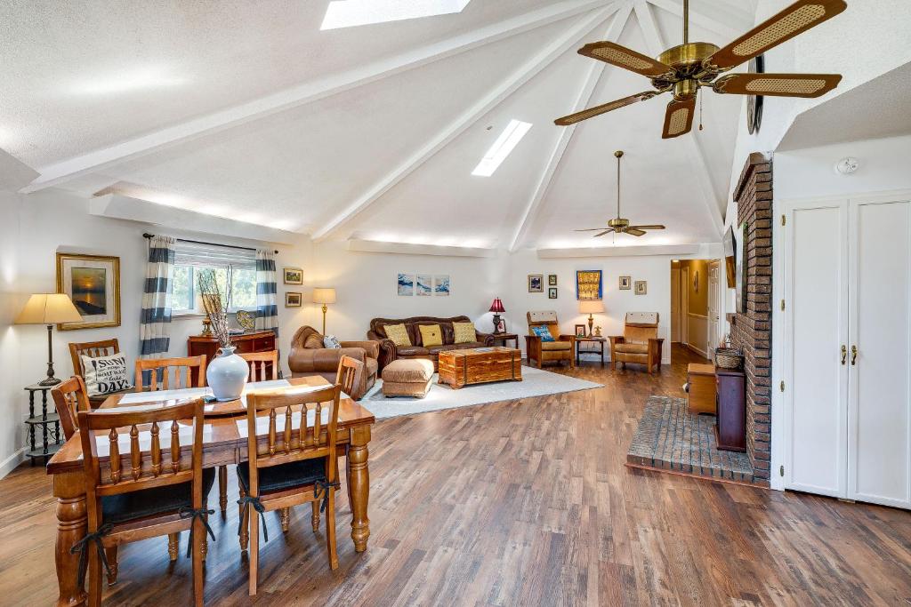 Guntersville Hideaway with Mountain and Lake Views! photo 2