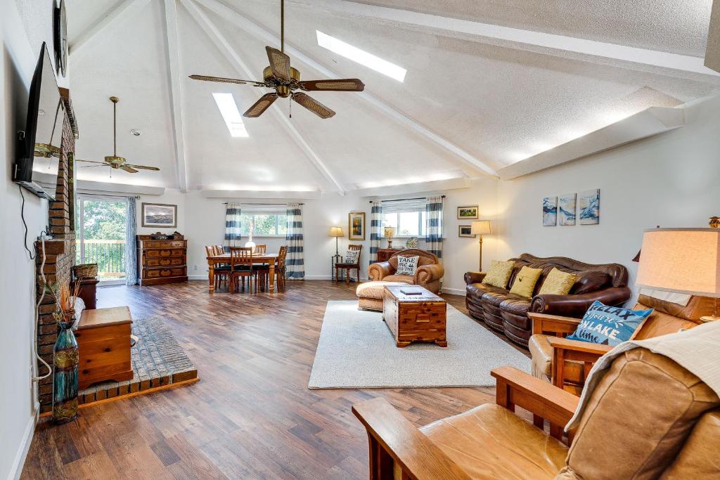 Guntersville Hideaway with Mountain and Lake Views! photo 3