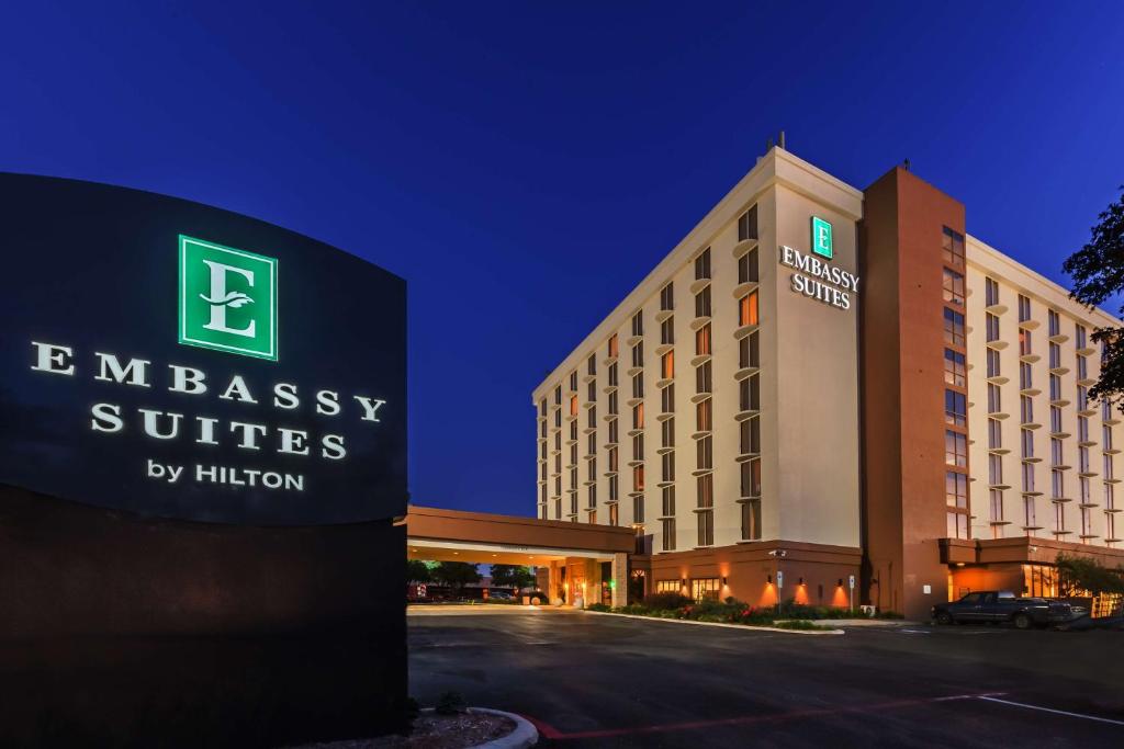 Embassy Suites by Hilton Dallas Market Center image