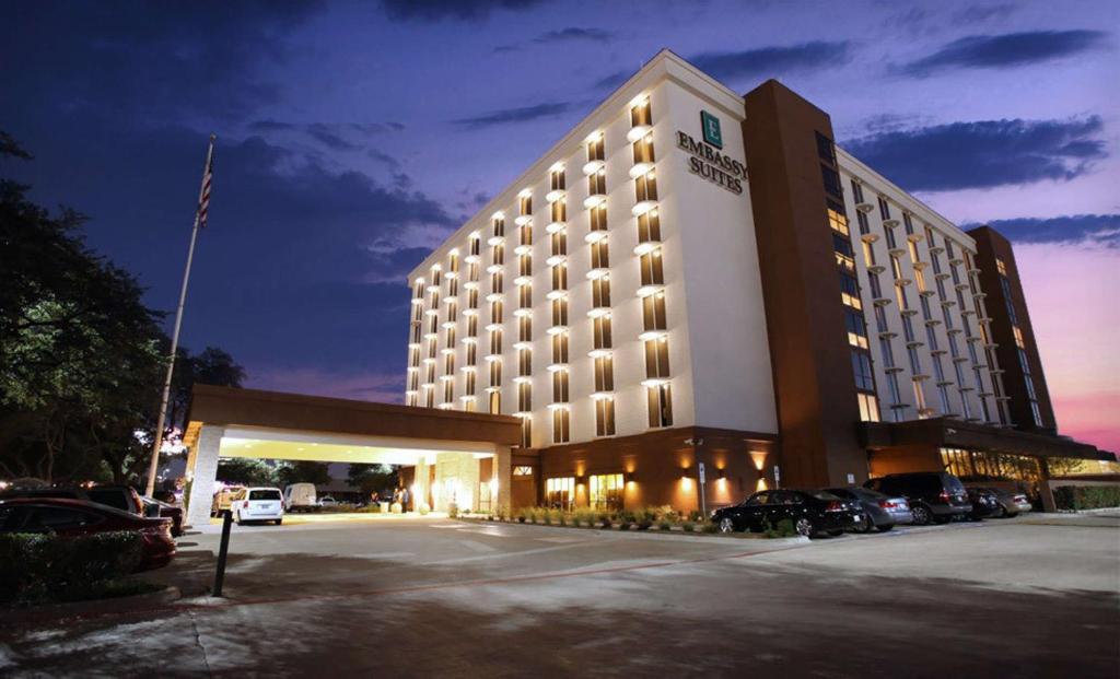Embassy Suites by Hilton Dallas Market Center photo 4