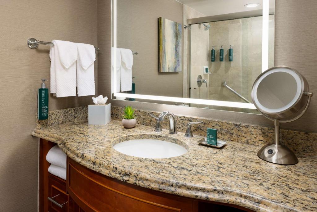 Hilton Tucson East Room Type - 2 QUEEN BEDS HIGH FLOOR