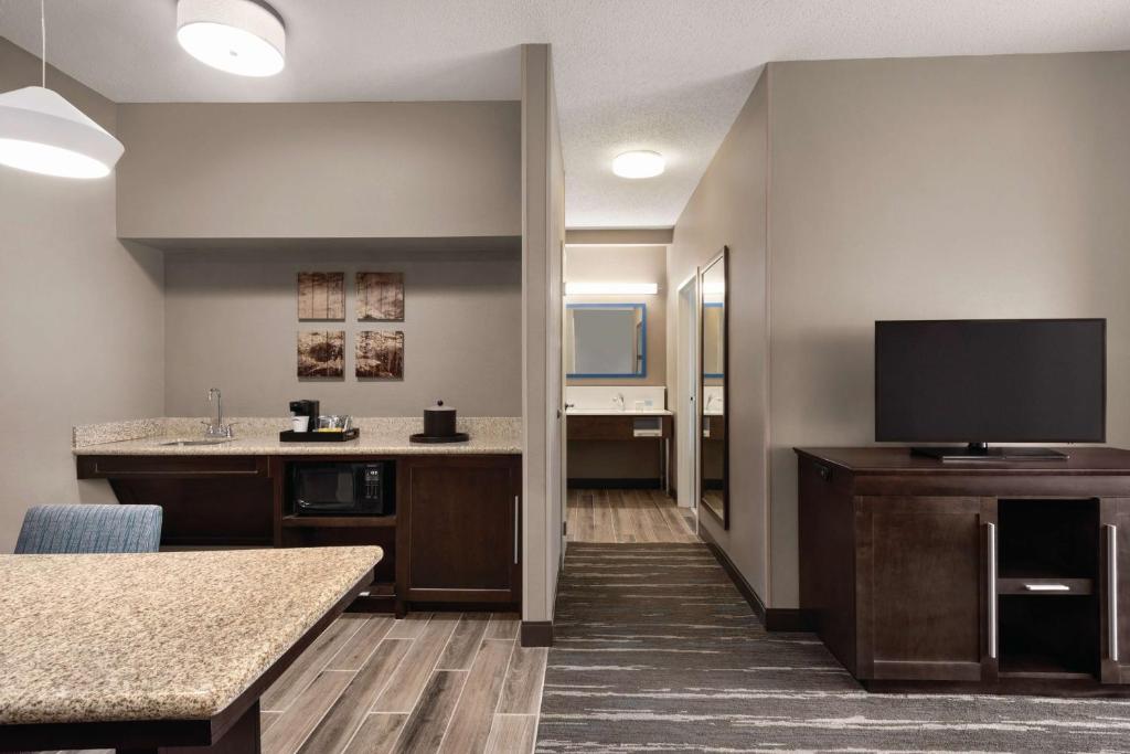 Hampton Inn & Suites Fort Wayne-North photo 4