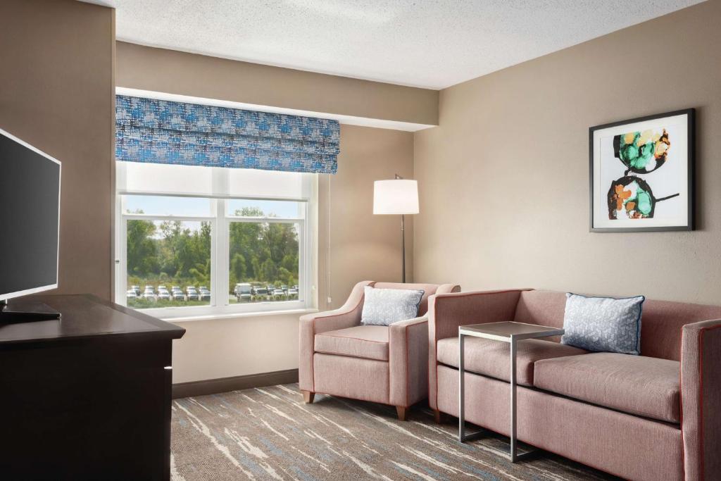 Hampton Inn & Suites Fort Wayne-North photo 3