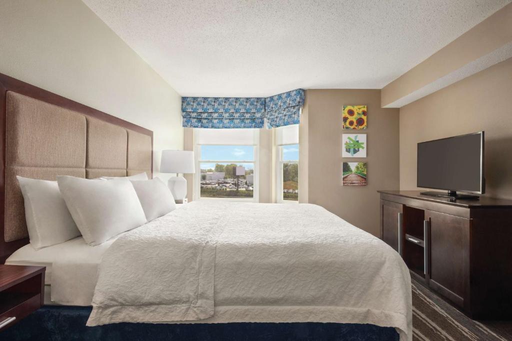 Hampton Inn & Suites Fort Wayne-North photo 1