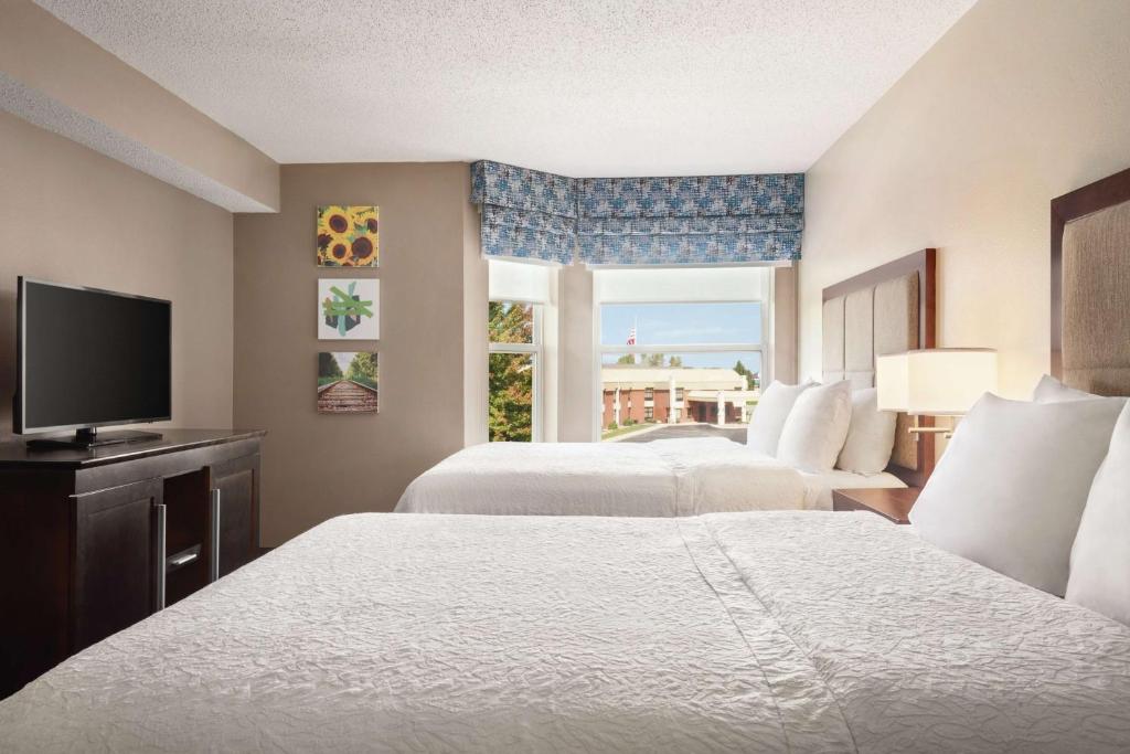 Hampton Inn & Suites Fort Wayne-North photo 2