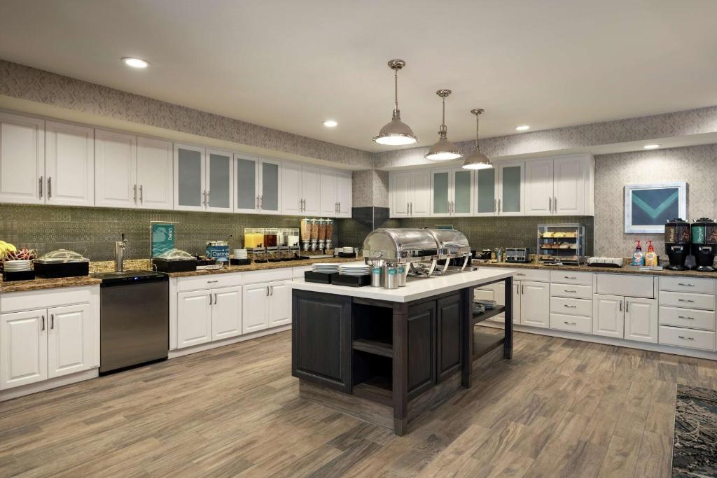 Homewood Suites by Hilton Erie photo 2