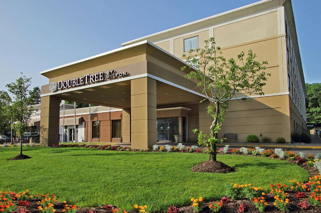DoubleTree by Hilton Mahwah image