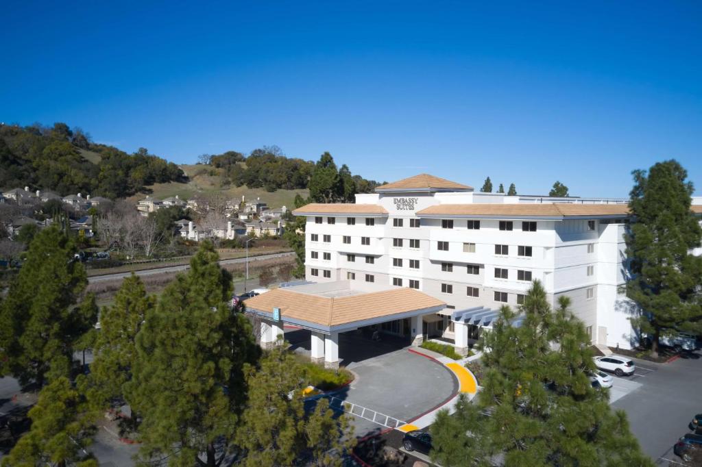 Embassy Suites by Hilton San Rafael Marin County image