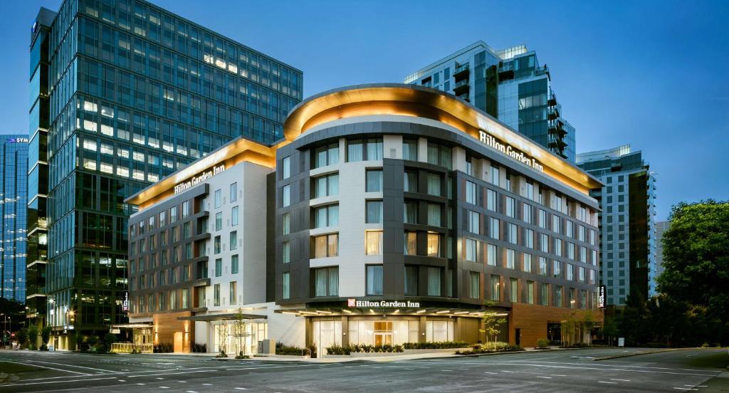 Hilton Garden Inn Seattle Bellevue Downtown, WA photo 1