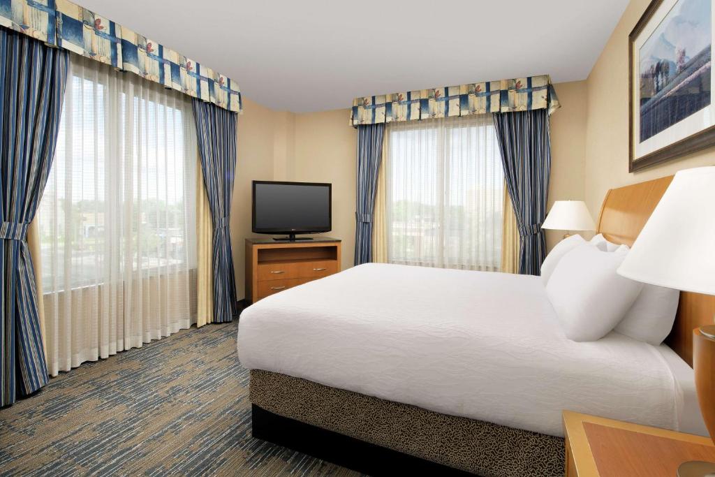 Hilton Garden Inn Yakima - Tap to explore photos