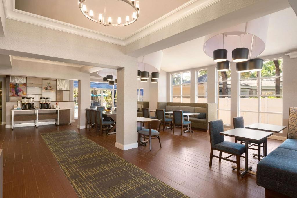 Hampton Inn & Suites Fort Lauderdale Airport photo 3