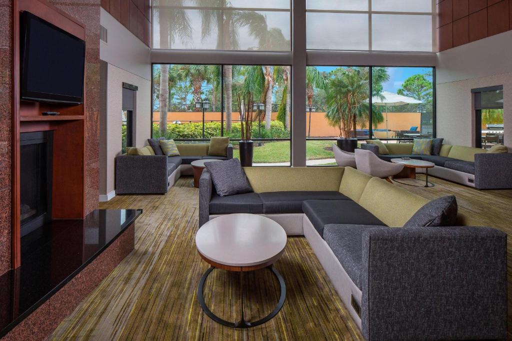 Courtyard by Marriott Daytona Beach Speedway/Airport photo 3