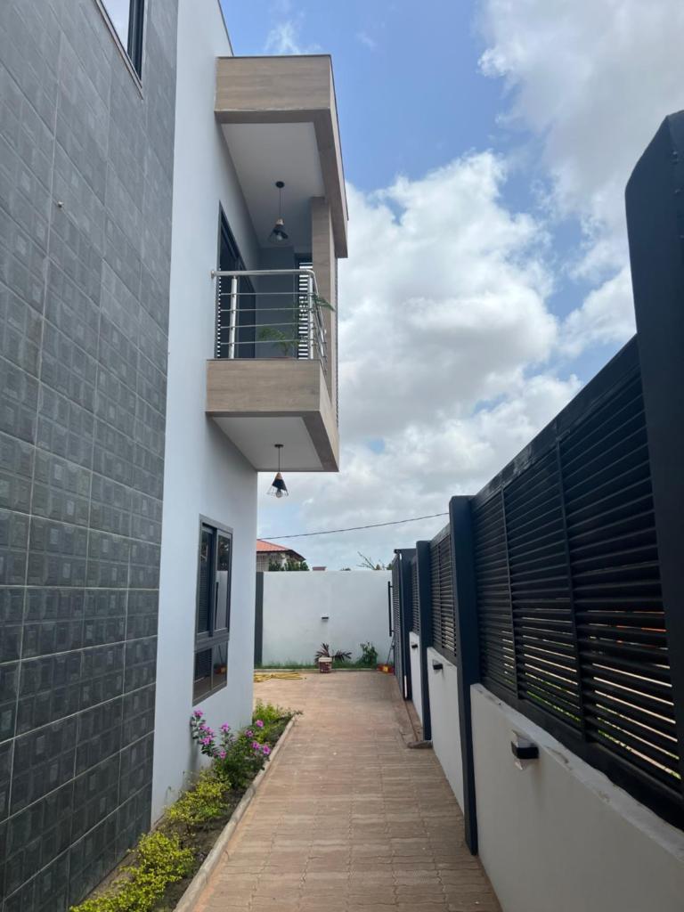 J2 Villa photo 2