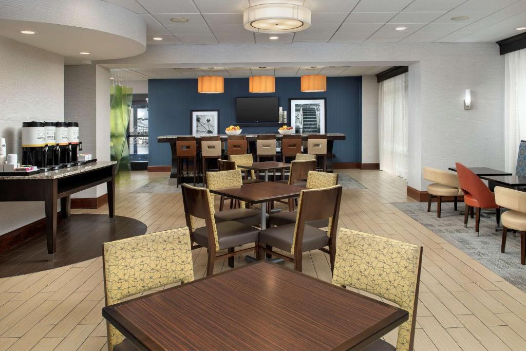 Hampton Inn Knoxville-East photo 2