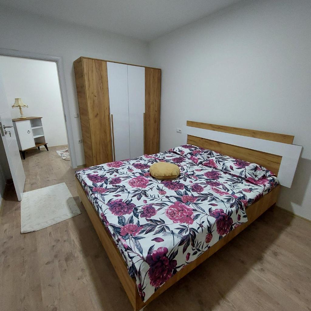 White Apartments photo 3