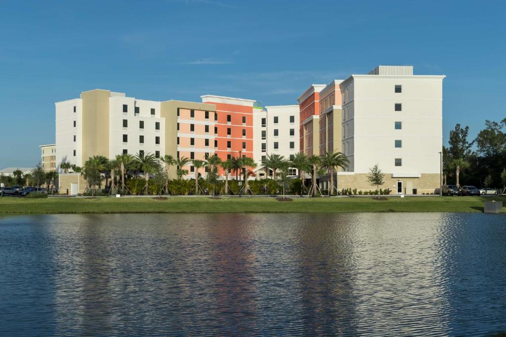 Hampton Inn & Suites Cape Canaveral Cruise Port, Fl photo 4