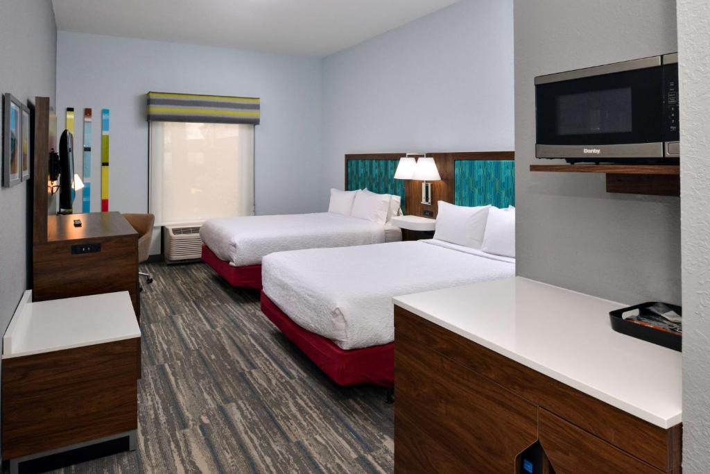 Hampton Inn by Hilton Panama City Beach photo 1