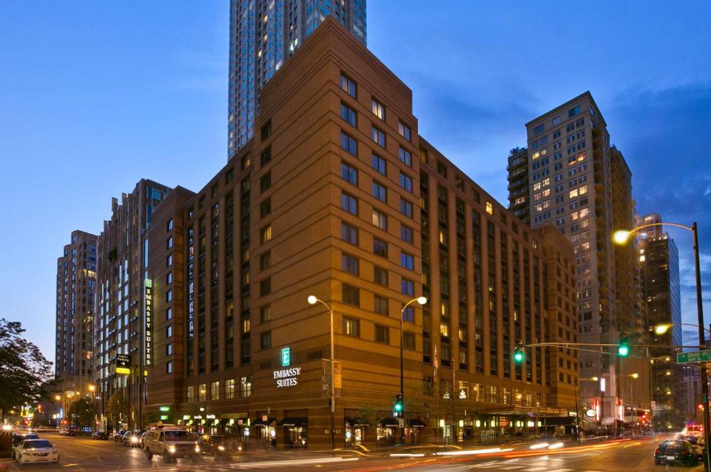 Embassy Suites Chicago - Downtown River North photo 1