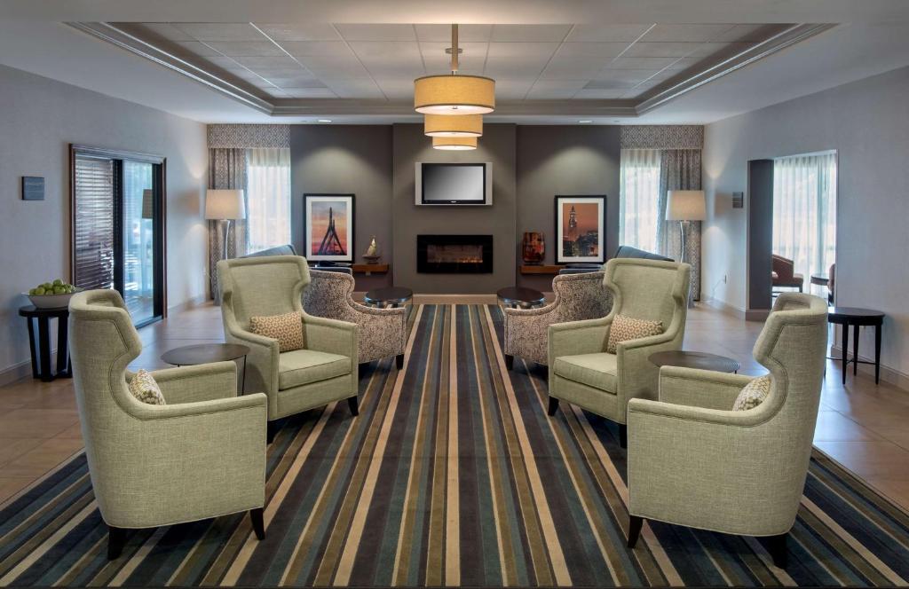 Hampton Inn Boston Logan Airport photo 2