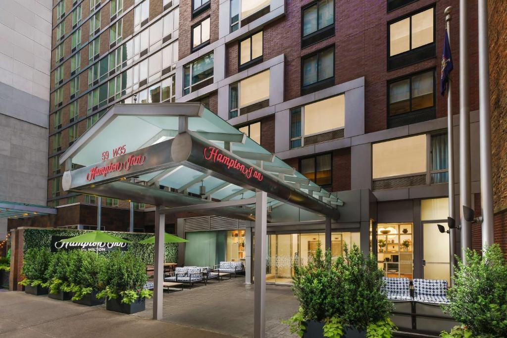 Hampton Inn Manhattan-35th St/Empire State Bldg image