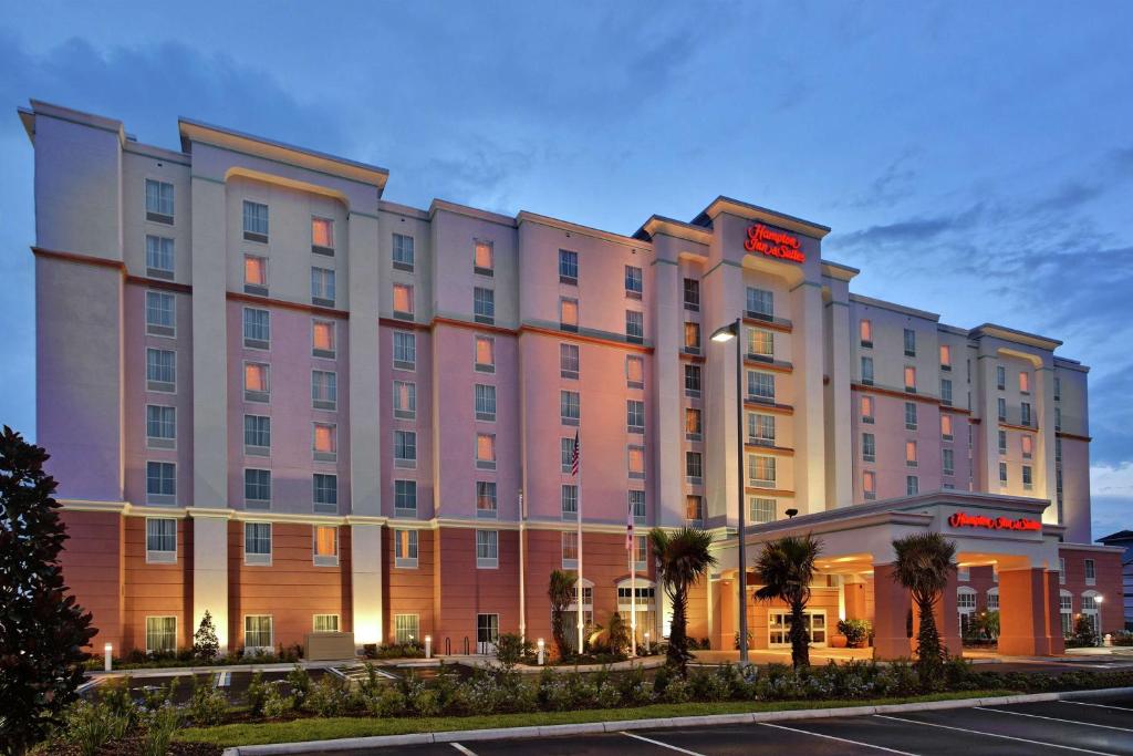 Hampton Inn & Suites Orlando Airport @ Gateway Village image