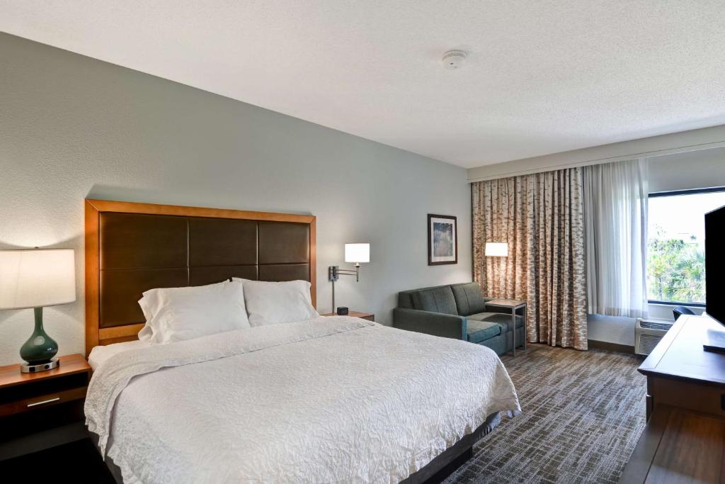 Hampton Inn by Hilton Palm Beach Gardens - Tap to explore photos