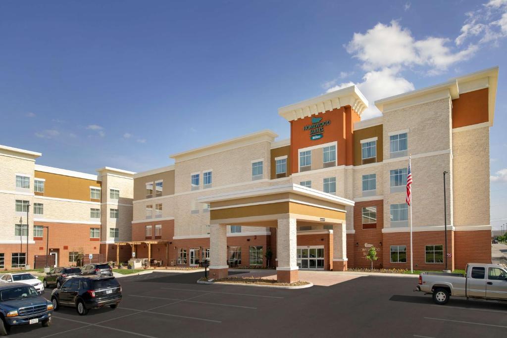 Homewood Suites by Hilton Kansas City Speedway image