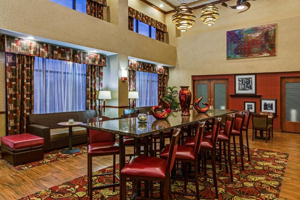 Hampton Inn & Suites Toledo-Perrysburg image