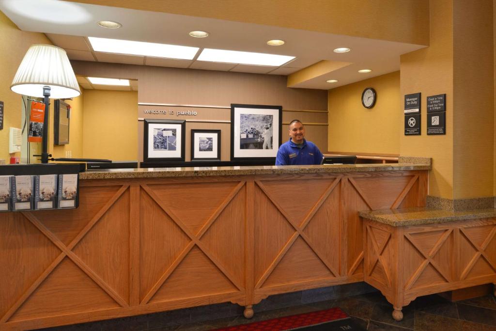 Hampton Inn & Suites Pueblo-Southgate photo 2
