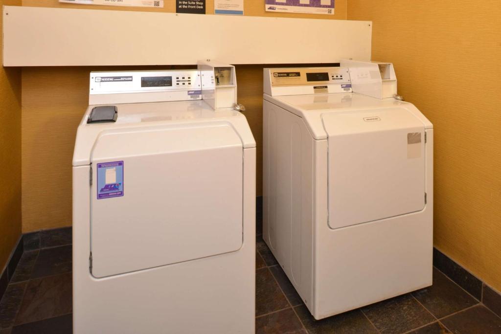 Hampton Inn & Suites Pueblo-Southgate photo 4