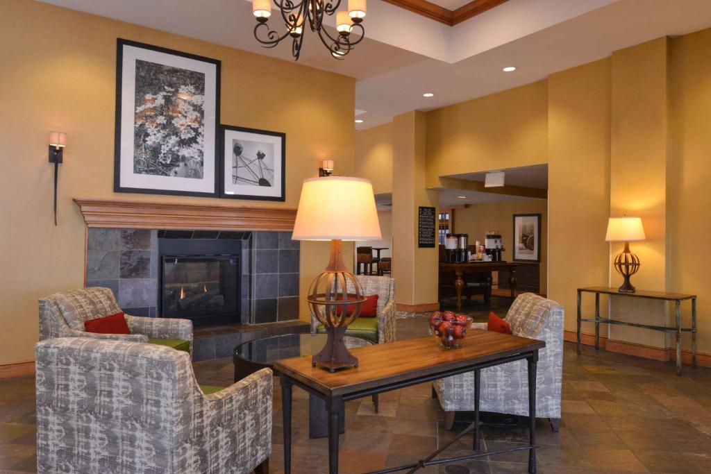 Hampton Inn & Suites Pueblo-Southgate photo 3