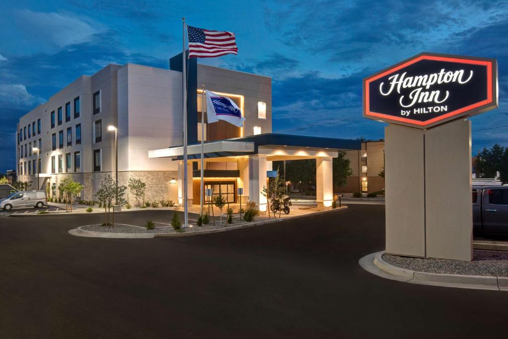 Hampton Inn Santa Fe South image