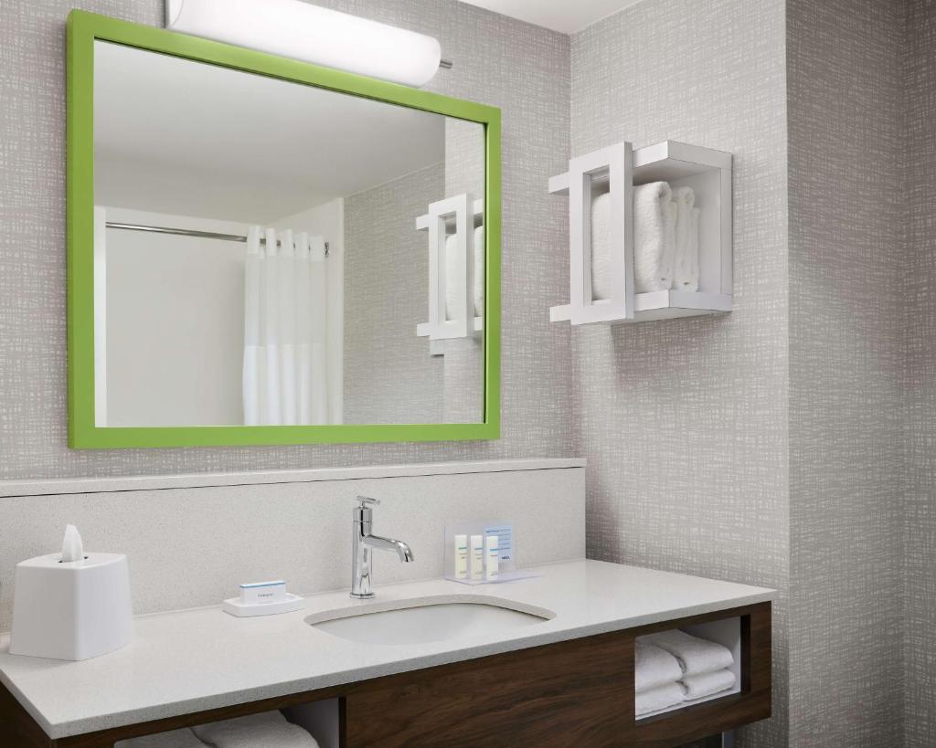 Hampton Inn & Suites New Haven - South - West Haven Room Type - Room with Two Queen Beds - Non-Smoking