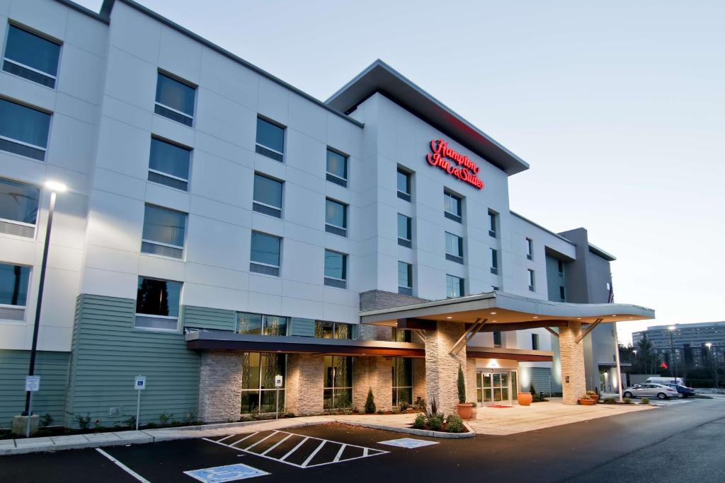 Hampton Inn & Suites Bellevue Downtown/Seattle photo 2