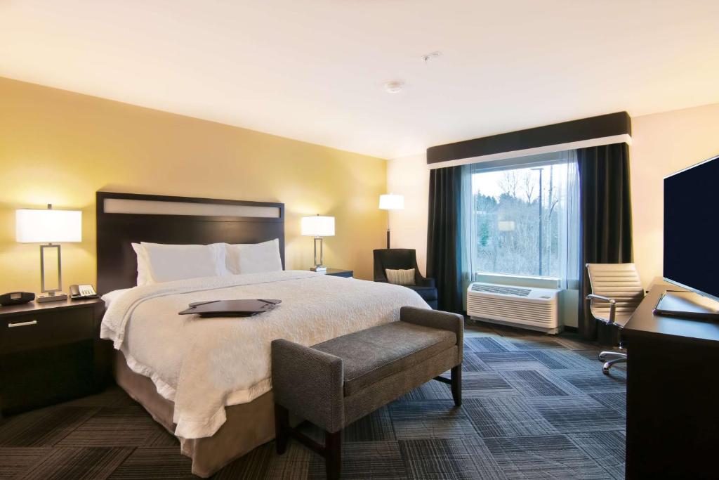 Hampton Inn & Suites Bellevue Downtown-Seattle, WA - Tap to explore photos