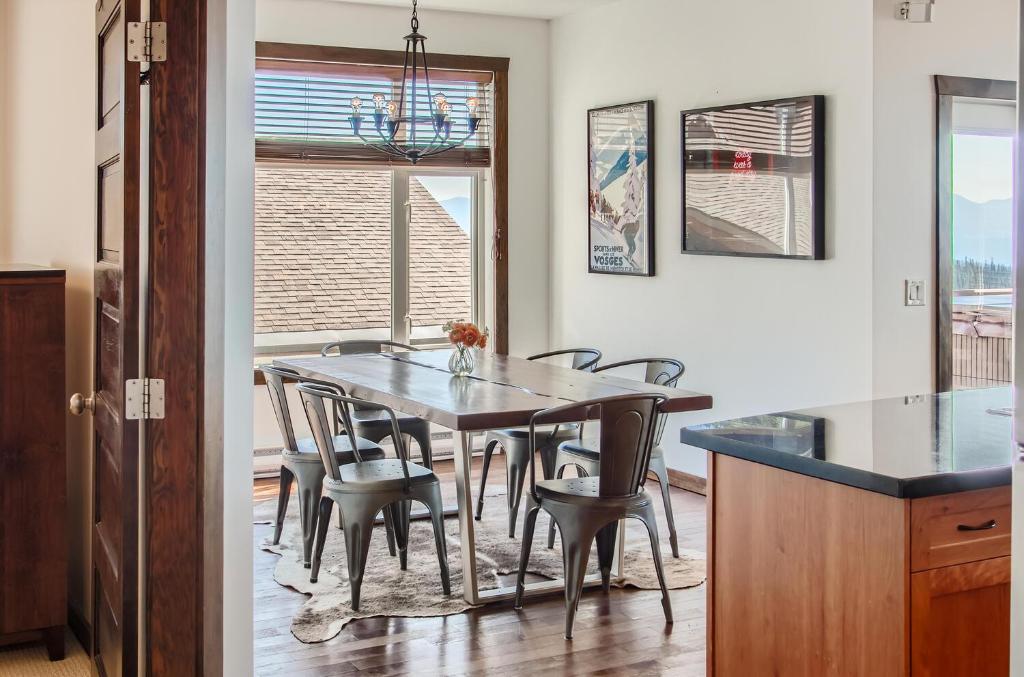 The Crescent 201 by Okanagan Premier photo 2