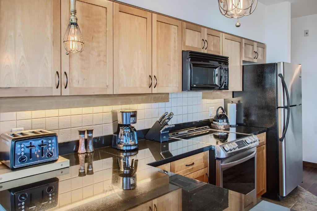 The Crescent 201 by Okanagan Premier photo 3