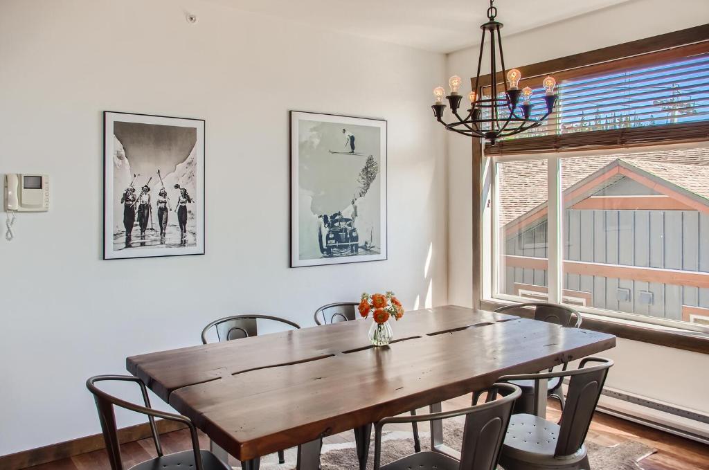 The Crescent 201 by Okanagan Premier photo 1