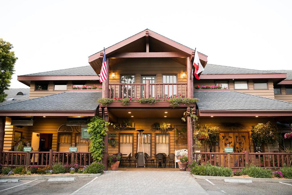 Cambria Pines Lodge image