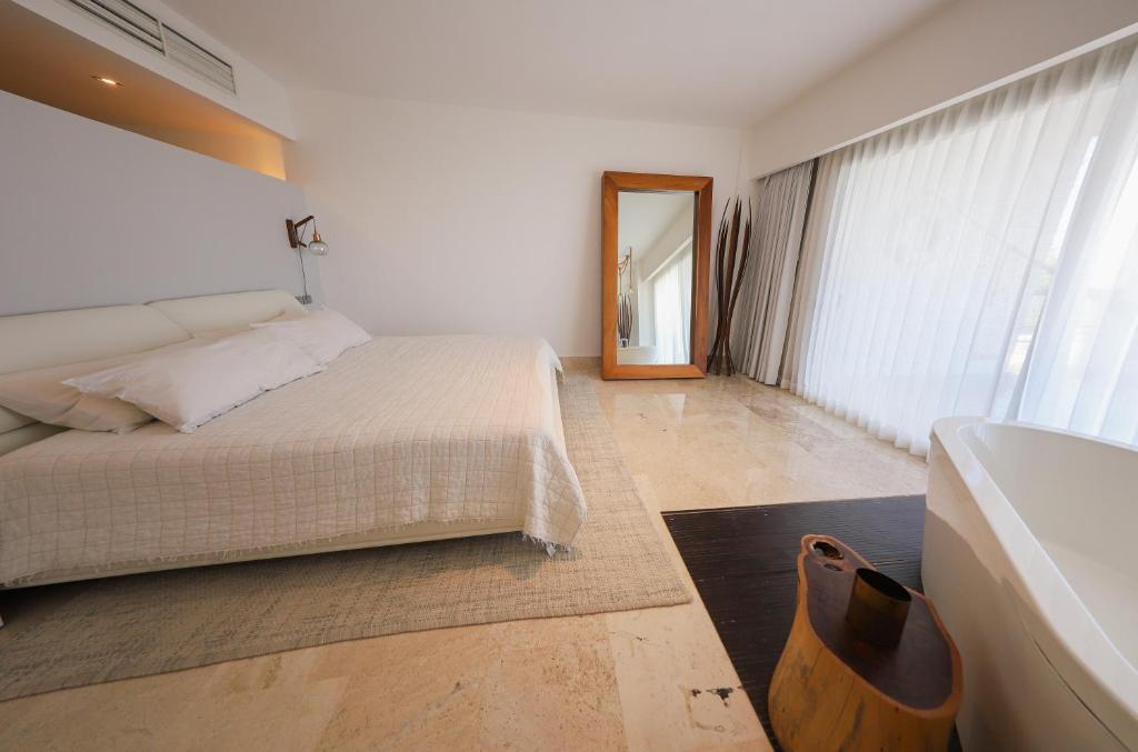 Beautiful apartment by the beach! photo 2
