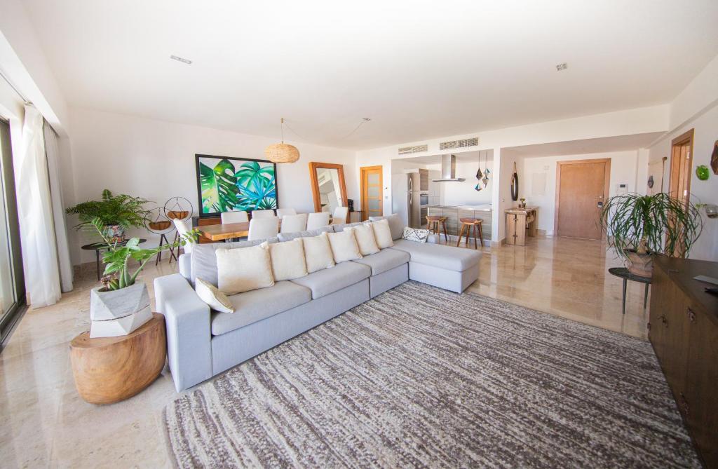 Beautiful apartment by the beach! photo 3