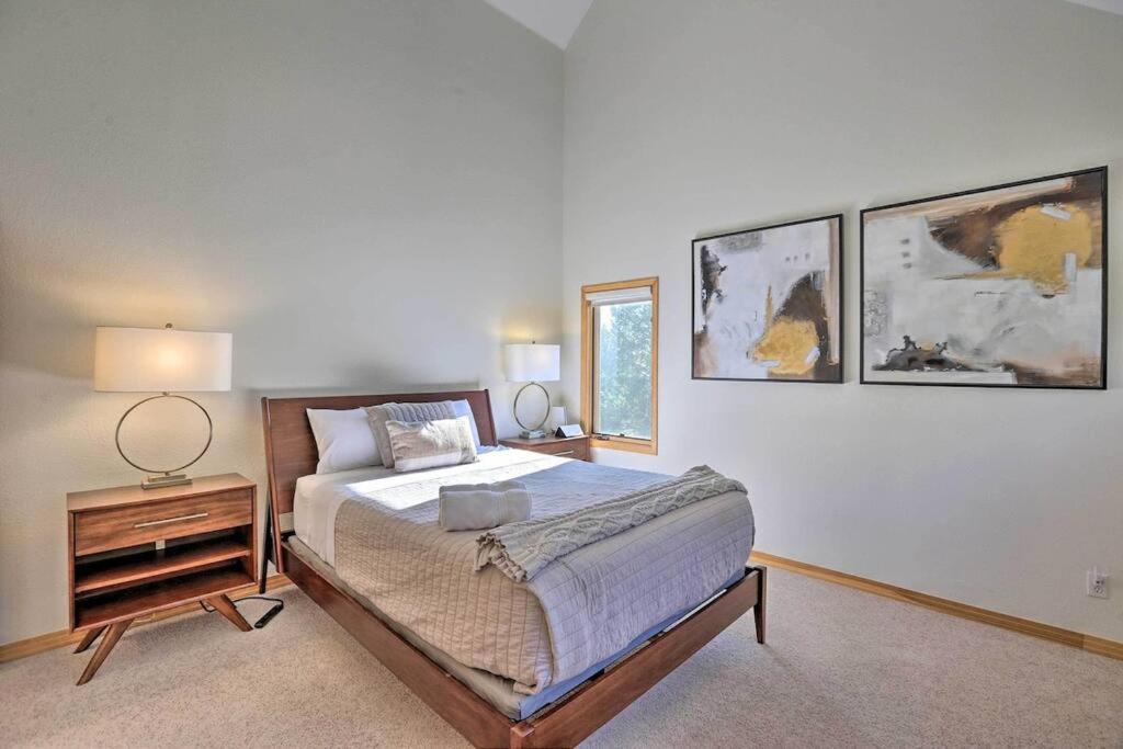 Gorgeous Bear Mountain with Hot Tub & WFH Friendly photo 1